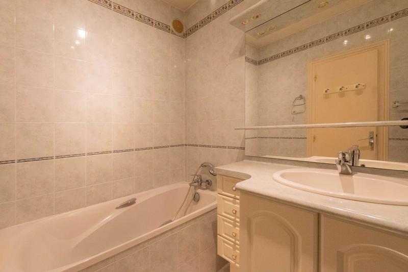 Maison - 196 m² - 9 pièces