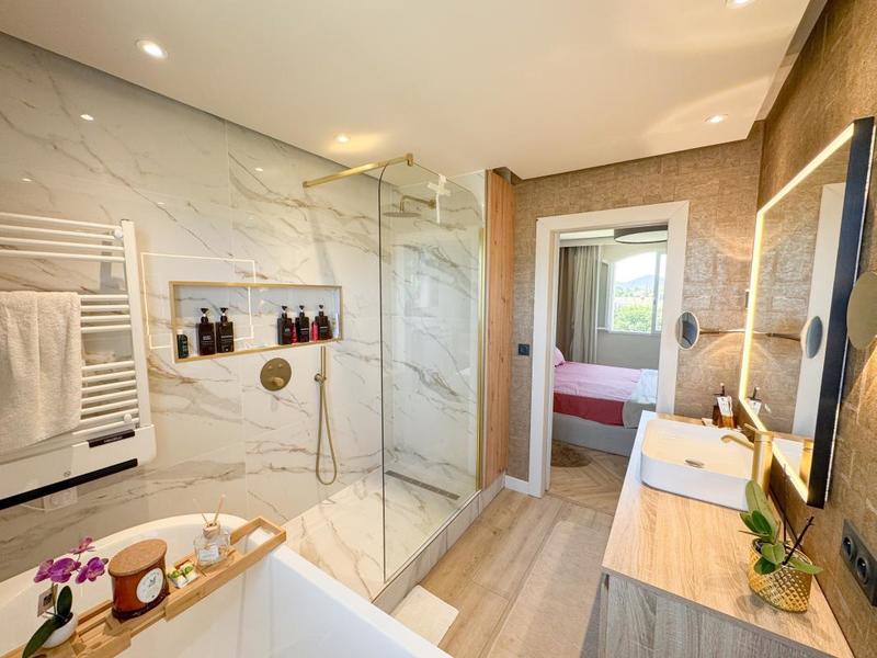 Maison - 180 m² - 6 pièces