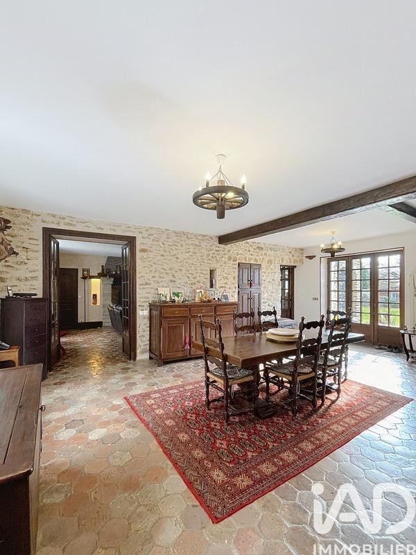 Maison - 235 m² - 10 pièces