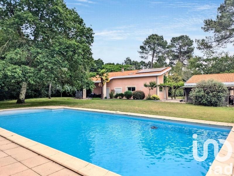 Maison - 218 m² - 7 pièces