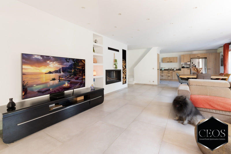 Maison - 280 m² - 8 pièces