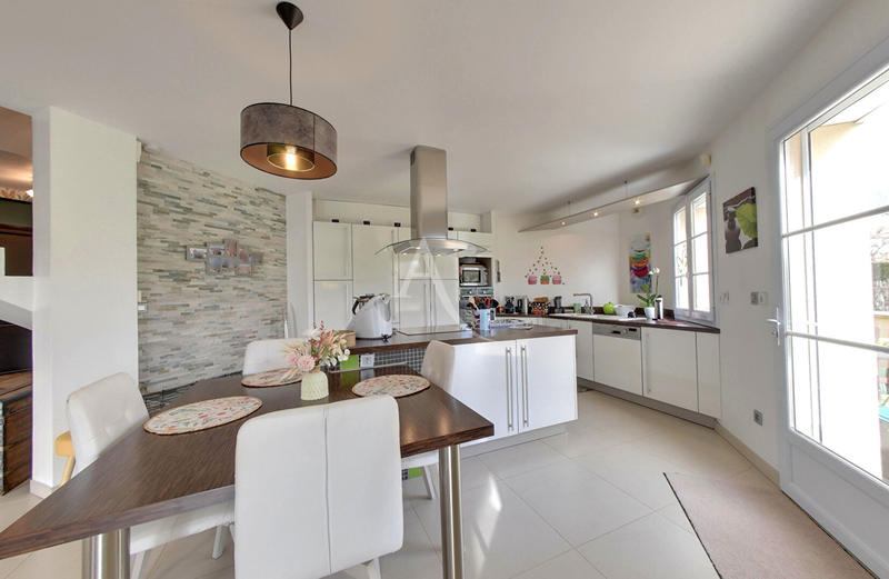 Maison - 170 m² - 7 pièces