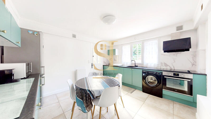 Maison - 255 m² - 9 pièces