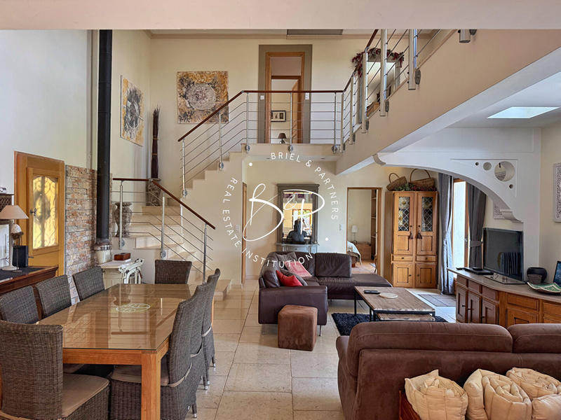 Maison - 209 m² - 8 pièces