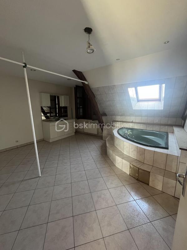 Local commercial - 150 m² - 6 pièces