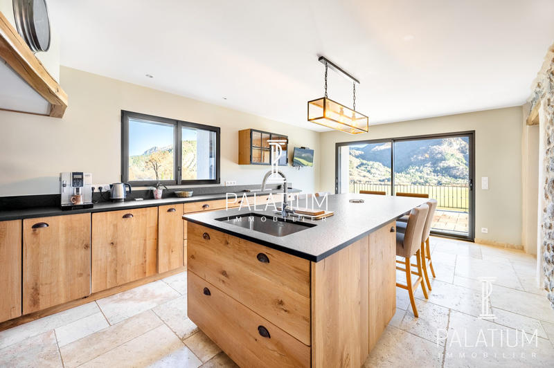 Mas - 243 m² - 6 pièces