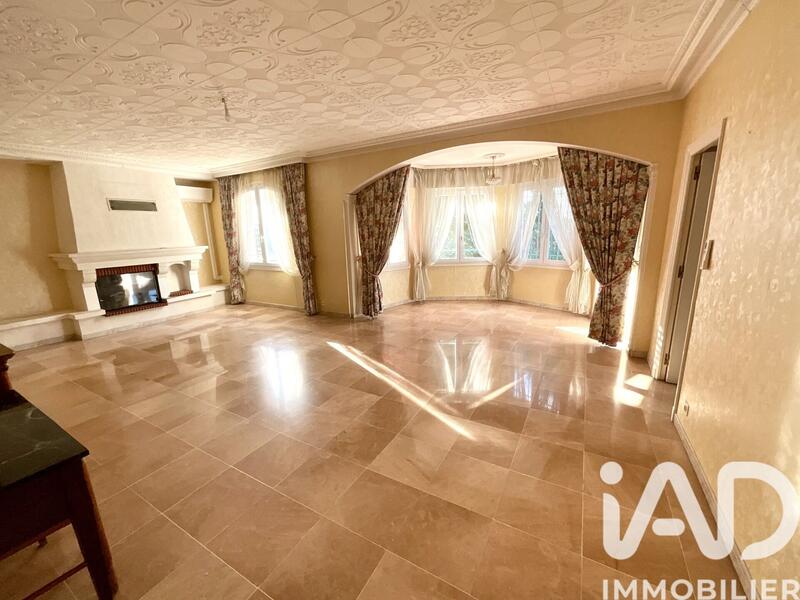 Maison - 398 m² - 11 pièces