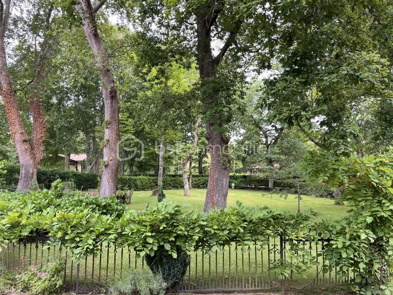 Propriété - 230 m² - 8 pièces