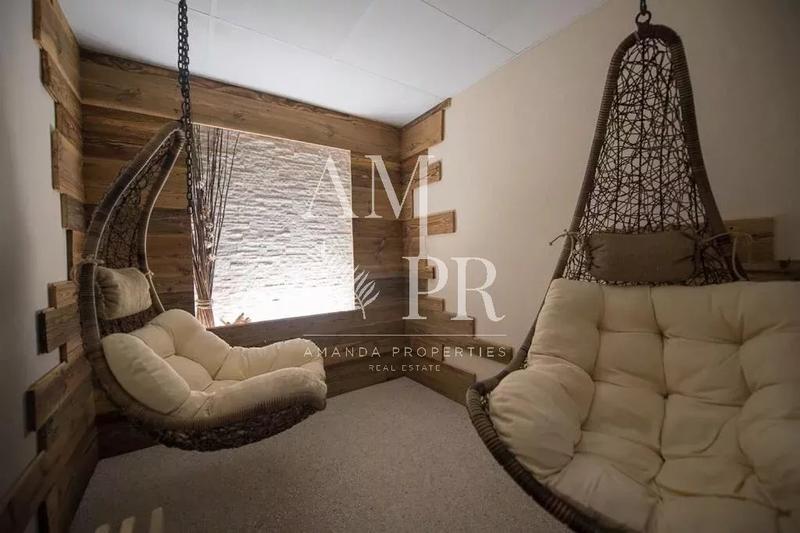 Châlet - 900 m² - 14 pièces