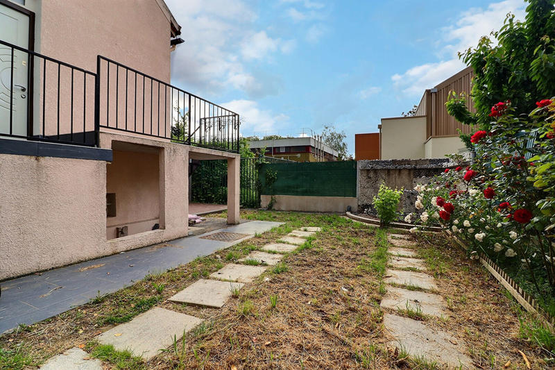 Maison - 97 m² - 8 pièces