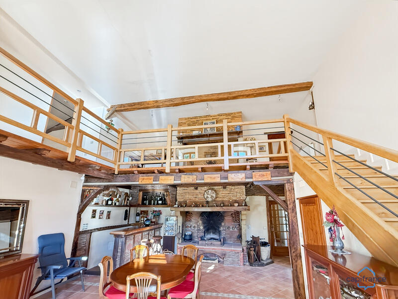 Maison - 270 m² - 8 pièces