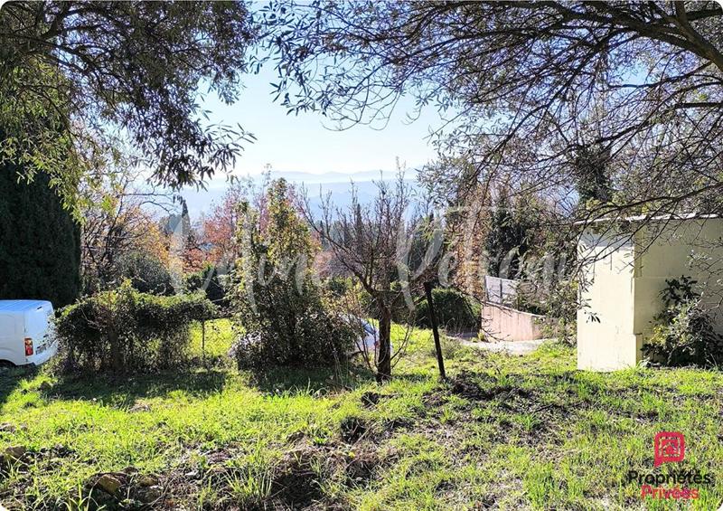 Terrain constructible - 1 000 m²