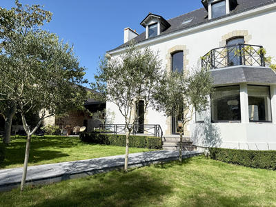 Maison - 218 m² - 7 pièces