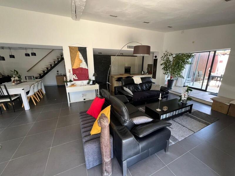 Maison - 180 m² - 7 pièces