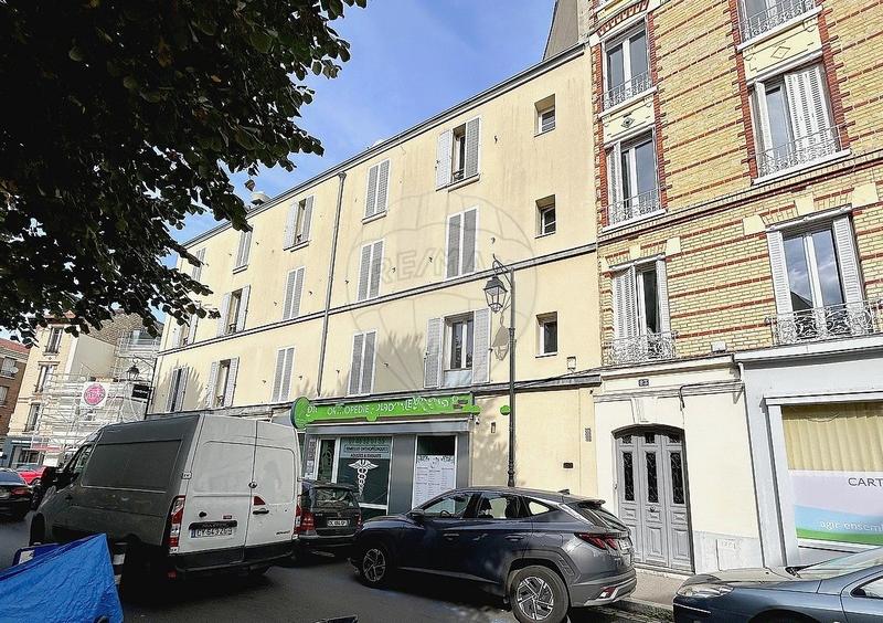 Magasins - 70 m² - 8 pièces