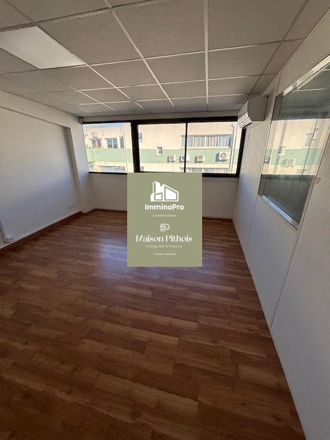 Bureau - 96 m² - 4 pièces