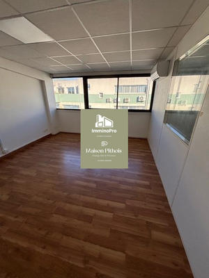 Bureau - 96 m² - 4 pièces