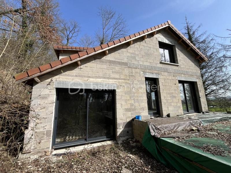 Maison - 140 m² - 5 pièces