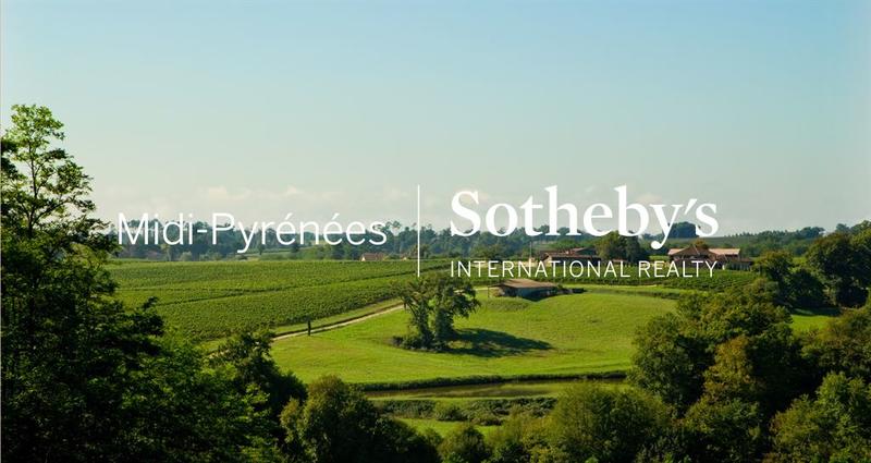 Maison - 427 m² - 15 pièces