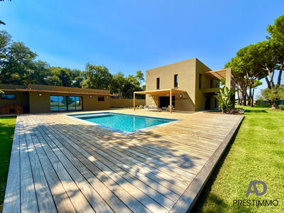 Villa - 250 m² - 6 pièces
