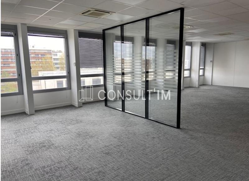 Bureau - 832 m²