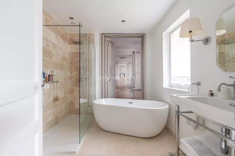 Maison - 181 m² - 8 pièces