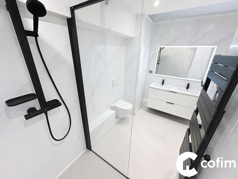 Appartement - 160 m² - 8 pièces