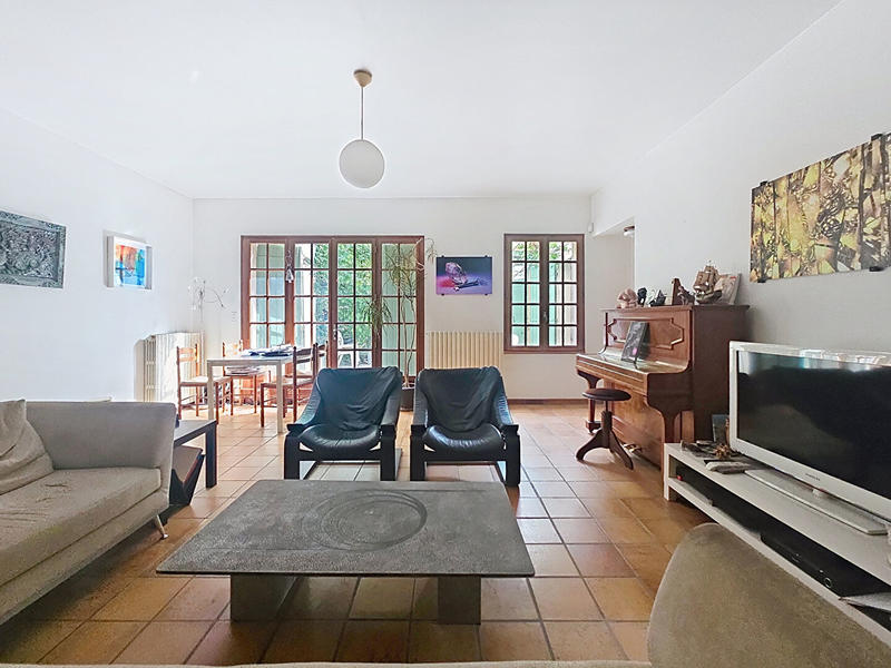 Maison - 266 m² - 9 pièces