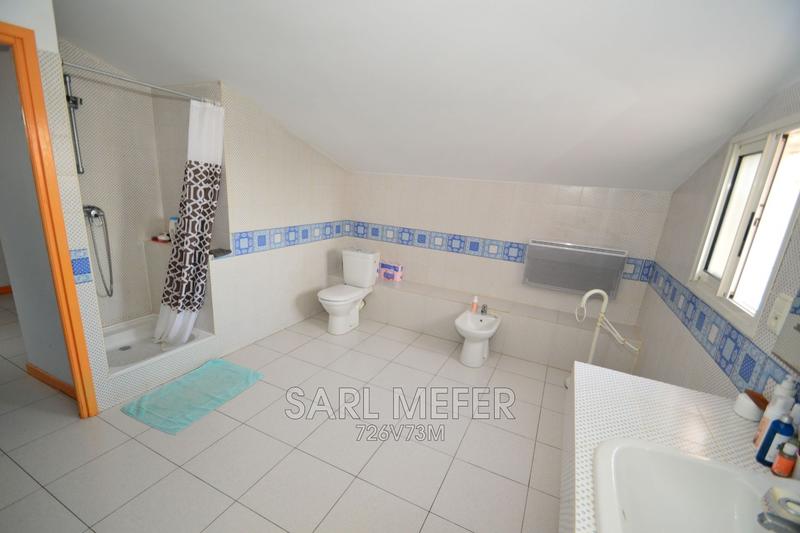 Maison - 232 m² - 7 pièces