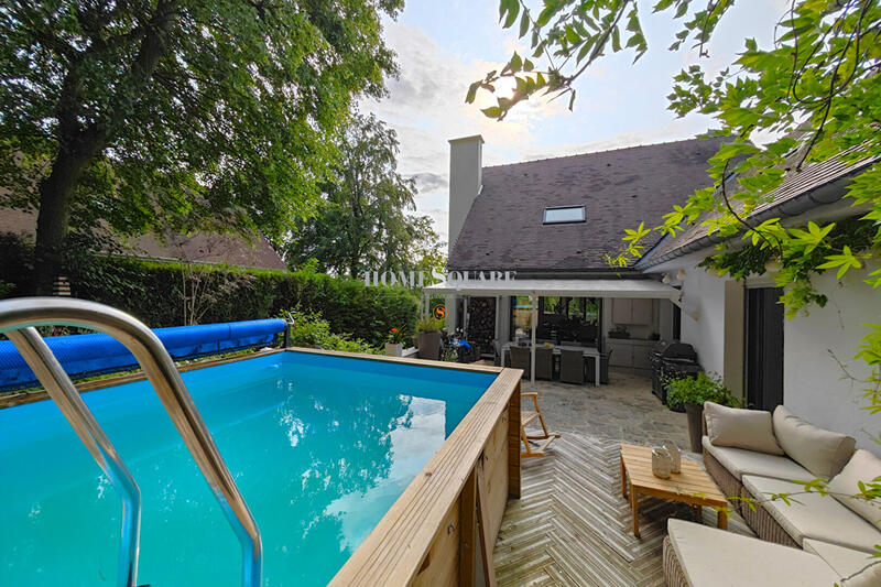 Maison - 300 m² - 8 pièces