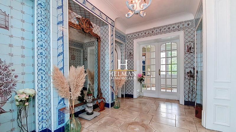 Maison - 433 m² - 12 pièces