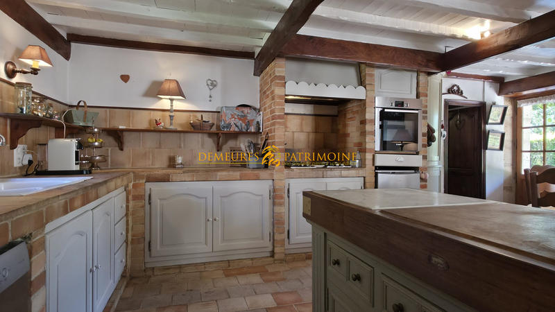 Maison - 250 m² - 7 pièces