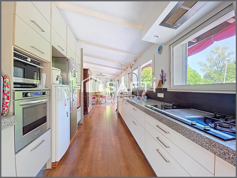 Maison - 216 m² - 8 pièces