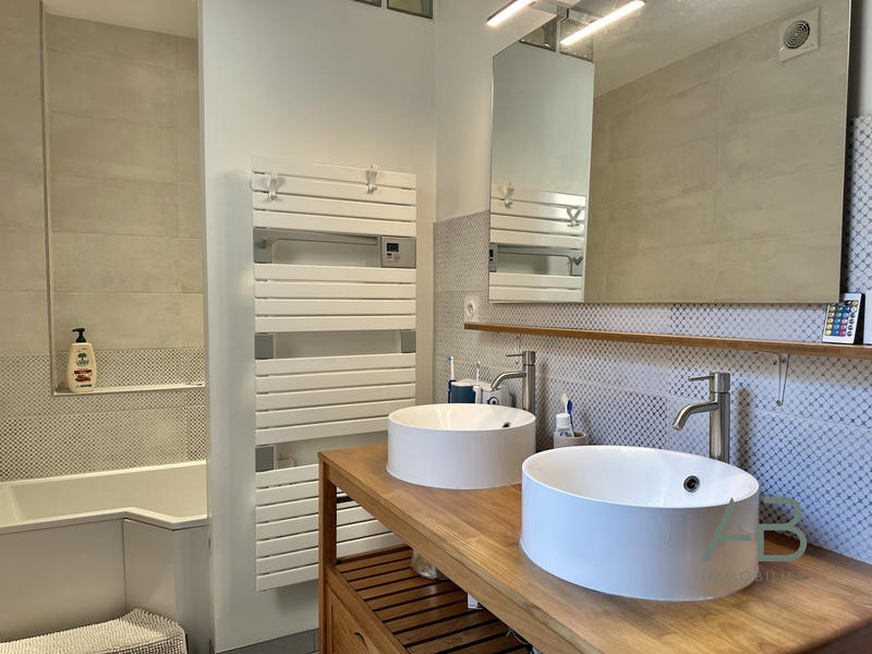 Appartement - 85 m² - 4 pièces