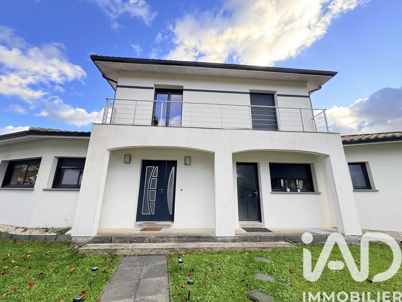 Maison - 176 m² - 8 pièces