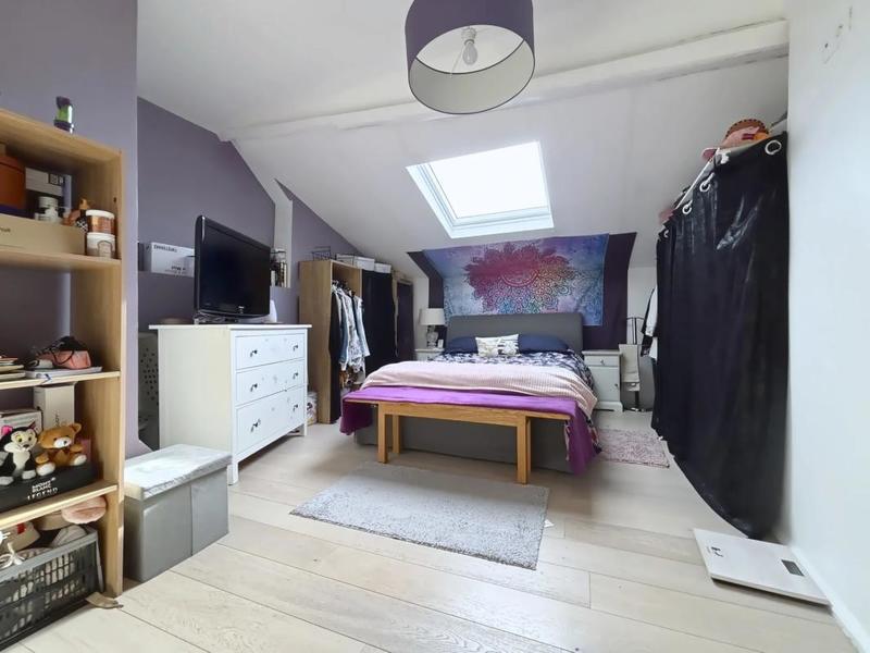 Maison - 241 m² - 8 pièces