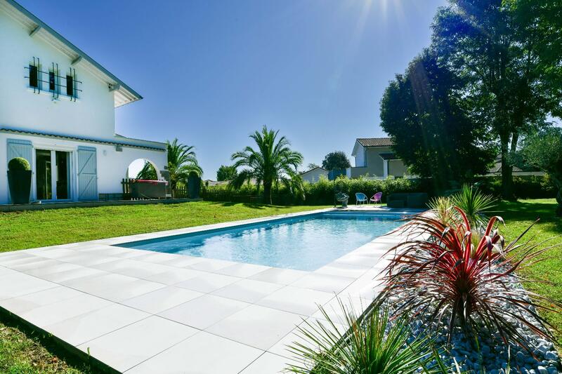 Maison - 370 m² - 11 pièces