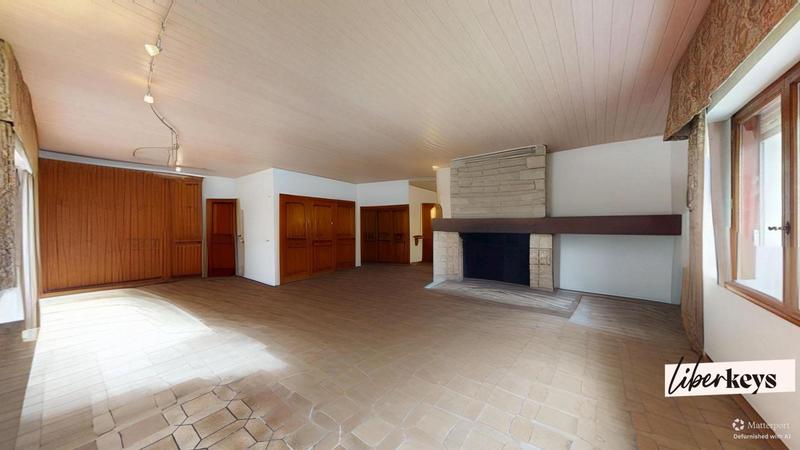 Maison - 330 m² - 12 pièces