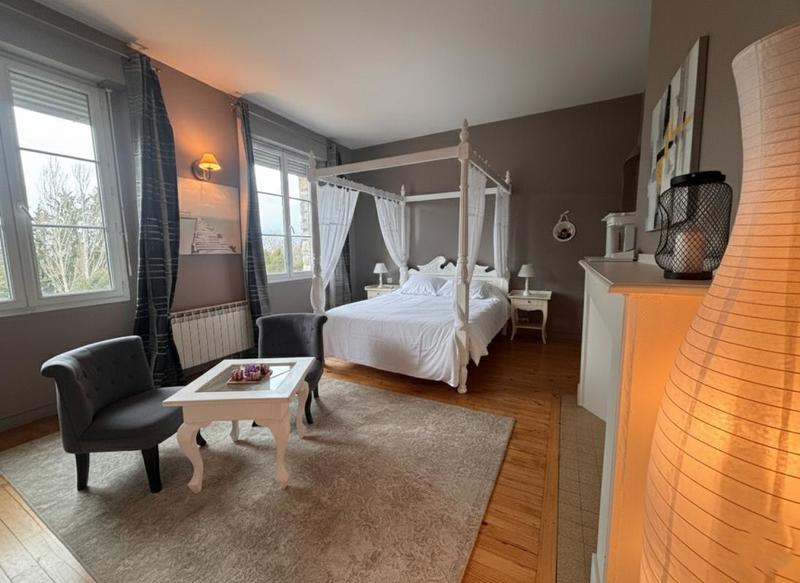 Demeure - 435 m² - 13 pièces