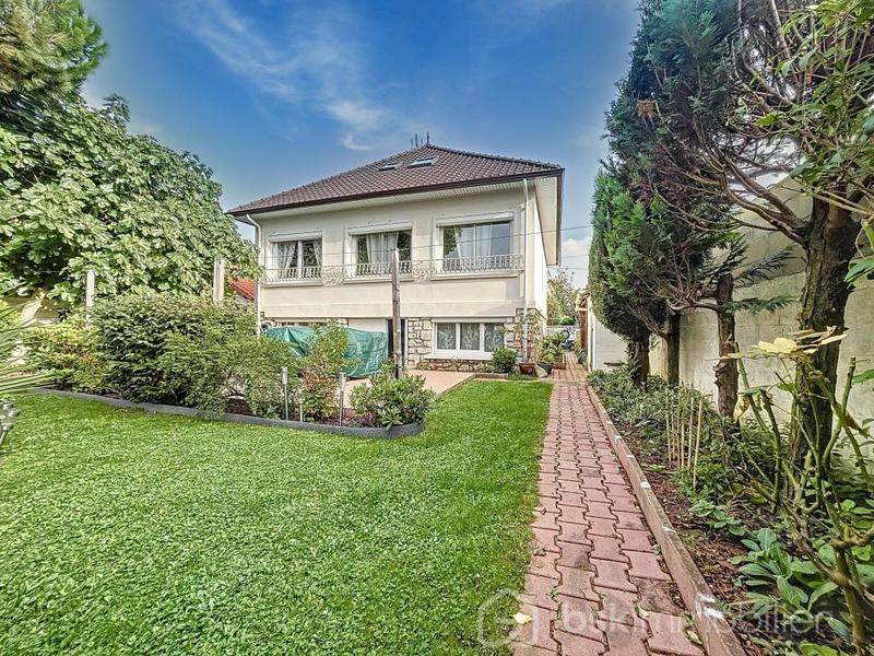 Maison traditionnelle - 138 m² - 6 pièces