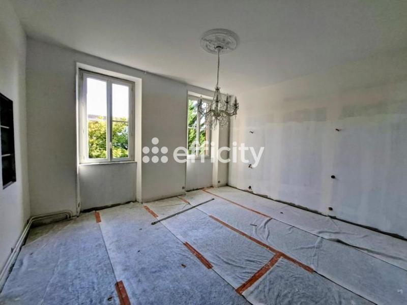 Demeure - 264 m² - 11 pièces