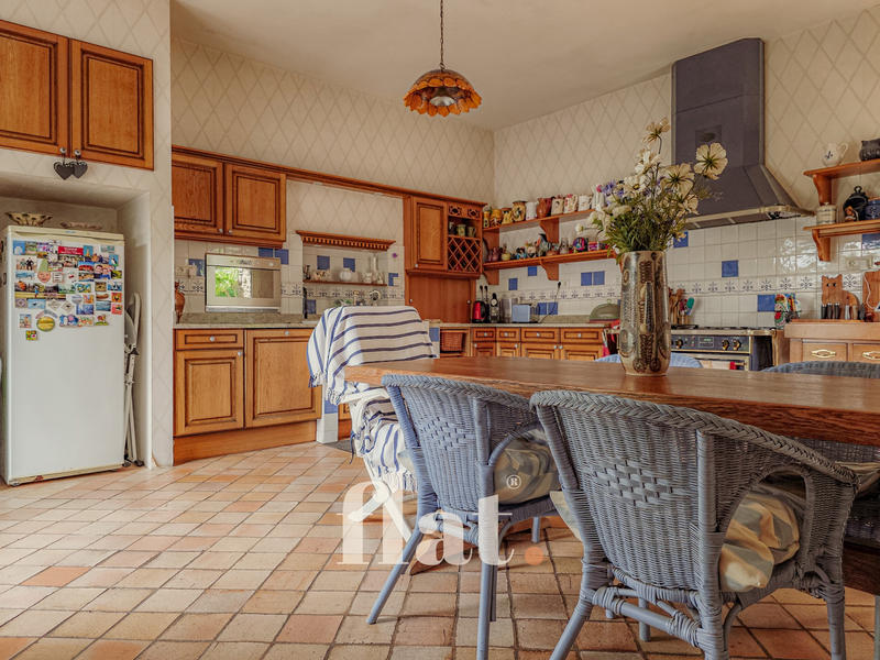 Propriété - 351 m² - 6 pièces