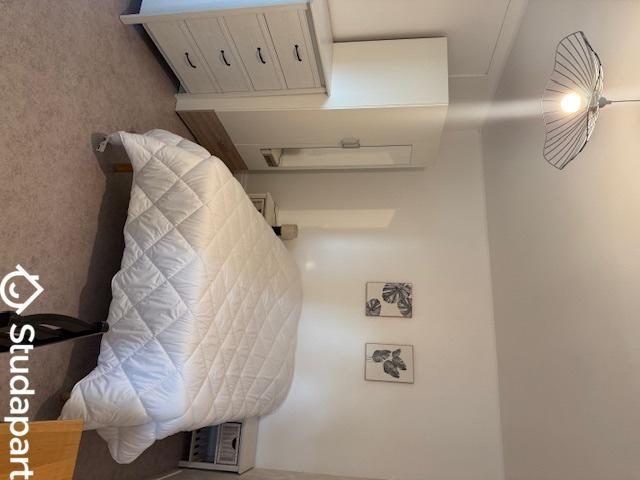 Chambre - 13 m² - 1 pièce