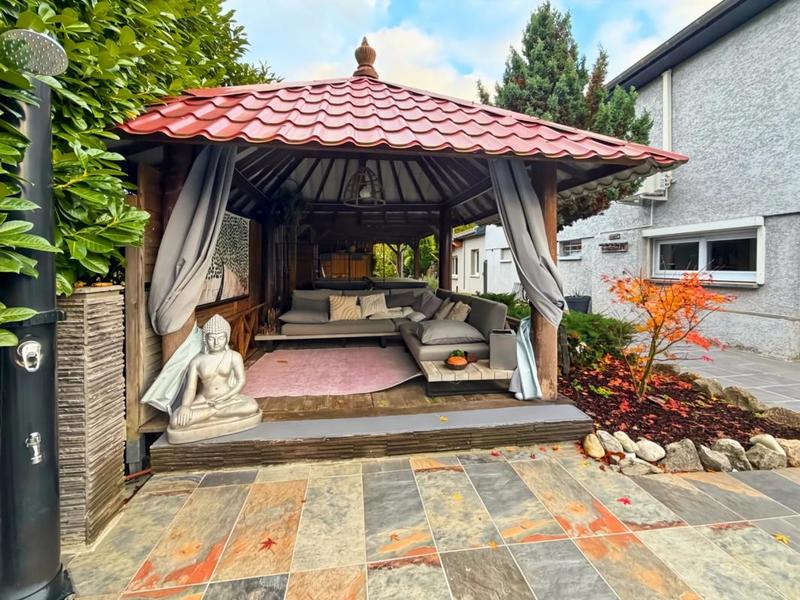 Maison - 230 m² - 6 pièces