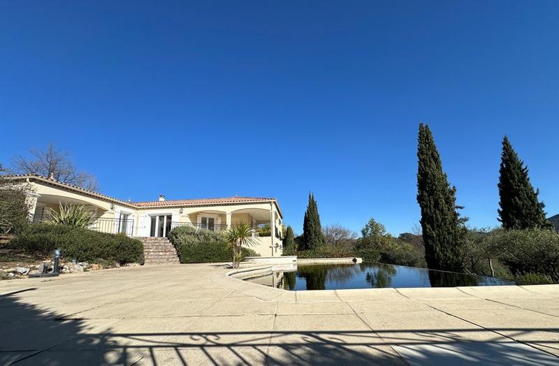 Villa - 212 m² - 6 pièces