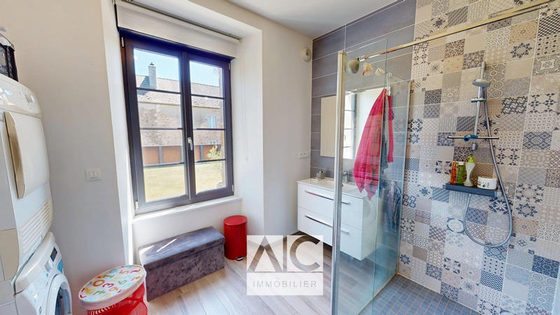 Maison - 225 m² - 11 pièces