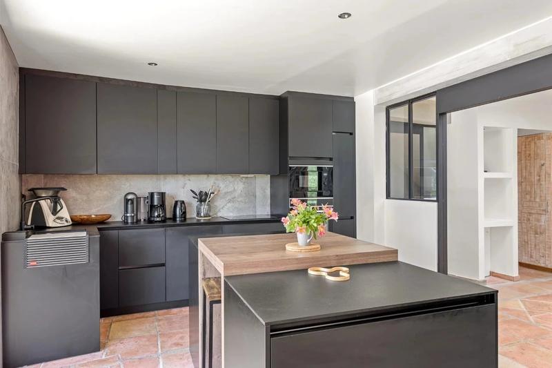 Villa - 300 m² - 7 pièces