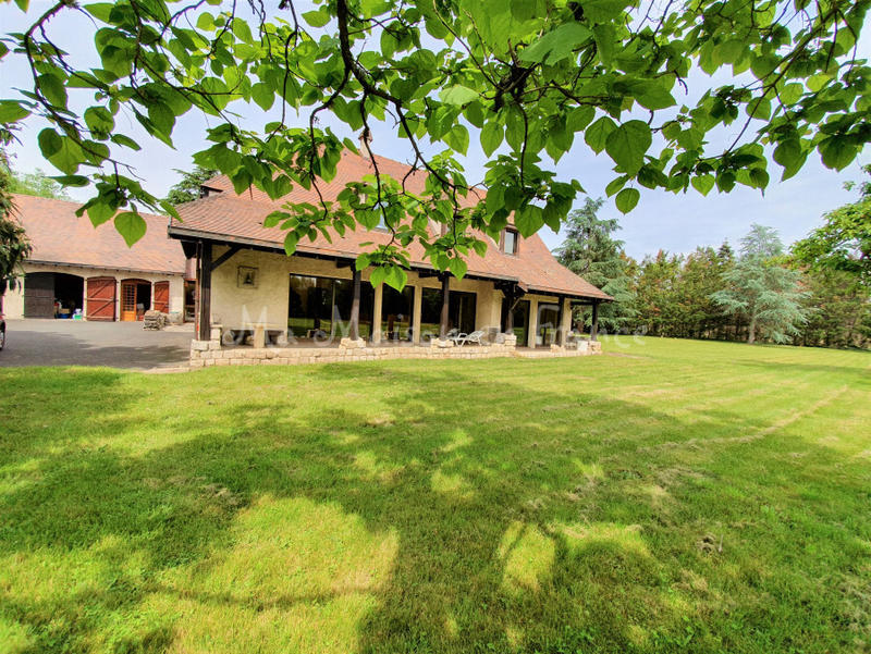 Maison - 300 m² - 11 pièces