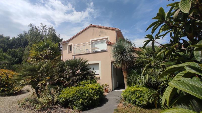 Maison - 242 m² - 7 pièces