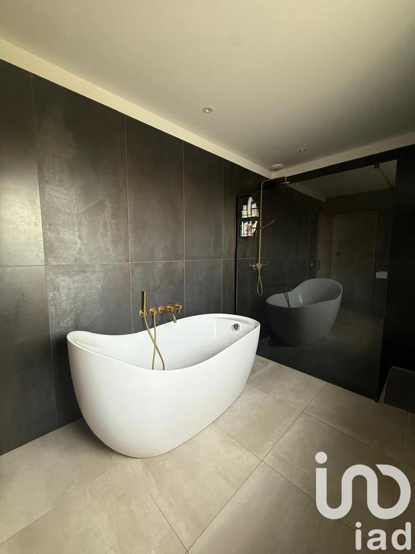 Maison - 182 m² - 7 pièces